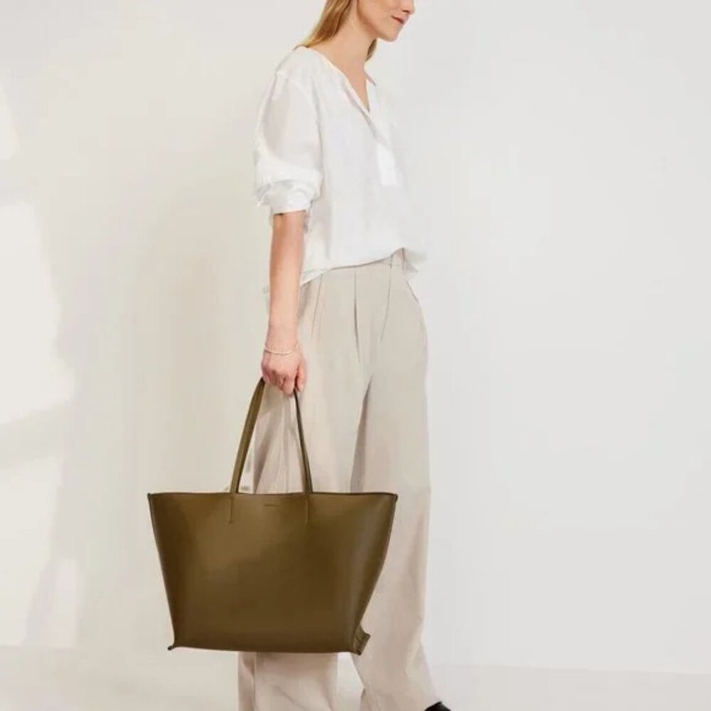 Everlane The Luxe Italian Leather Tote | Beech Color - Picture 2 of 7